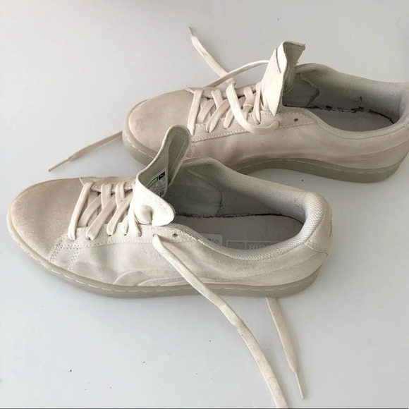 Puma Suede sneakers shoes. White color.  Size 7c. - Picture 2 of 5